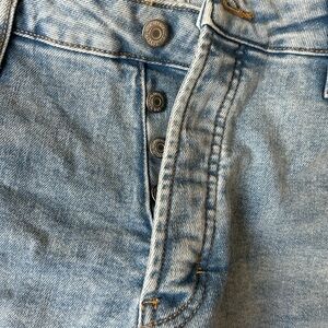 LIGHT WASH OLD NAVY JEANS